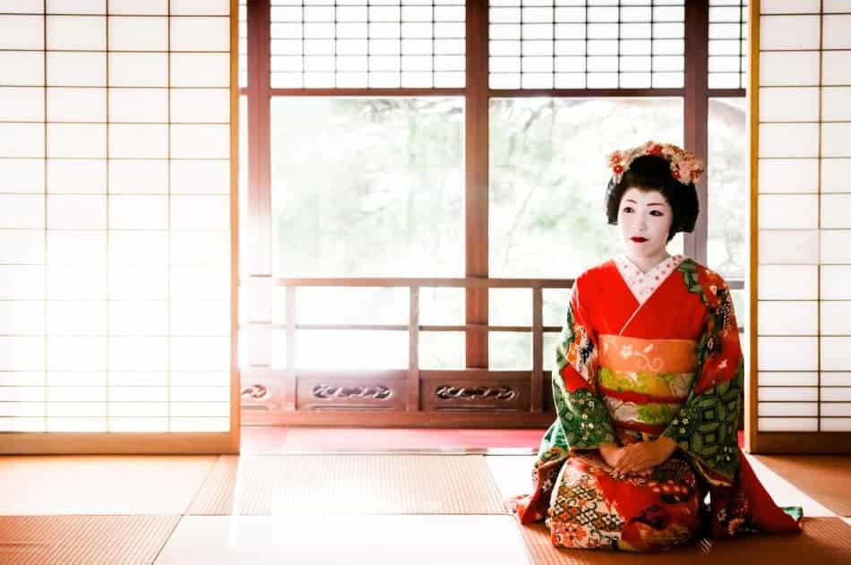 geisha sit on the floor