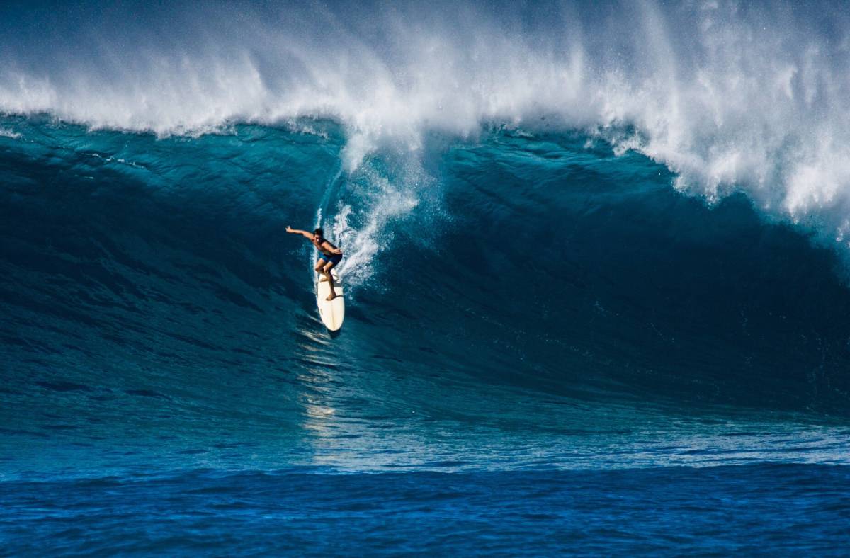 Why are waves so big in Hawaii?