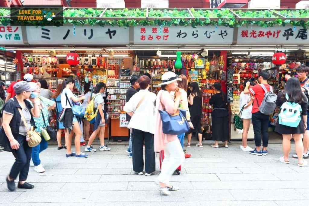 Shop-at-Nakamise-dori