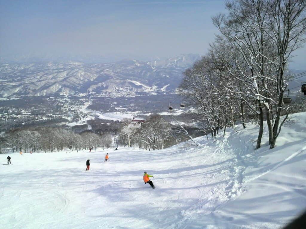 skiing japan