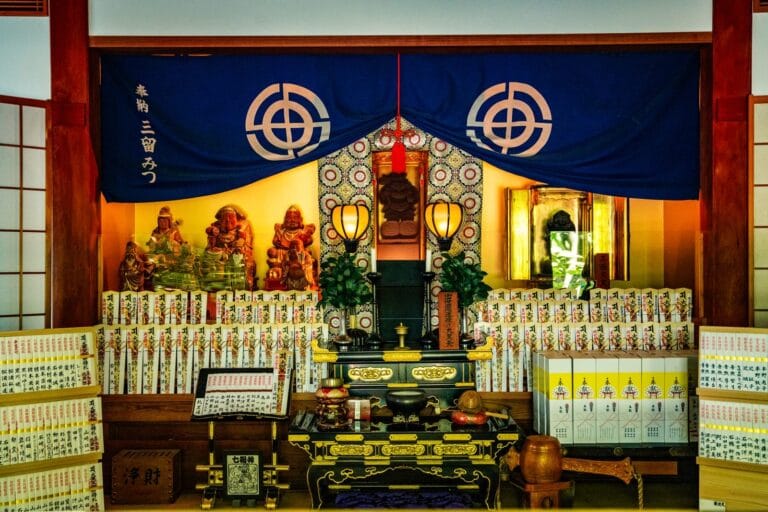 7 Essential Tips for Shrine and Temple Etiquette in Japan