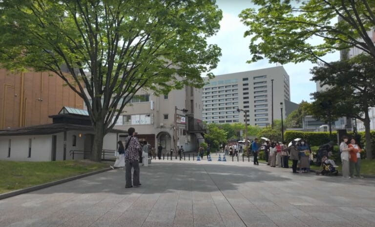 Nakasu After Dark: Nightlife, Restaurants, and More